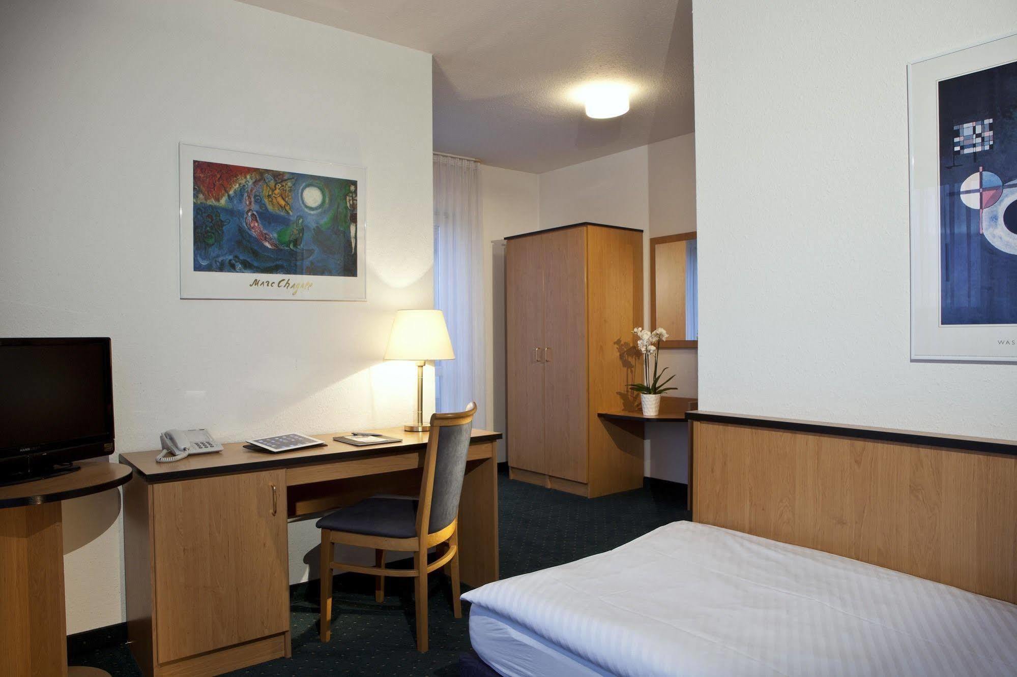 Airport-Hotel Stetten Leinfelden-Echterdingen Bagian luar foto